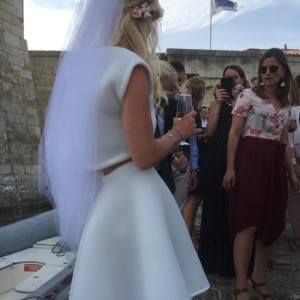 MARIAGE FORT LOUVOIS COUPE DE CHAMPAGNE APRÈS L’ARRIVÉE EN PLANCHE A VOILE